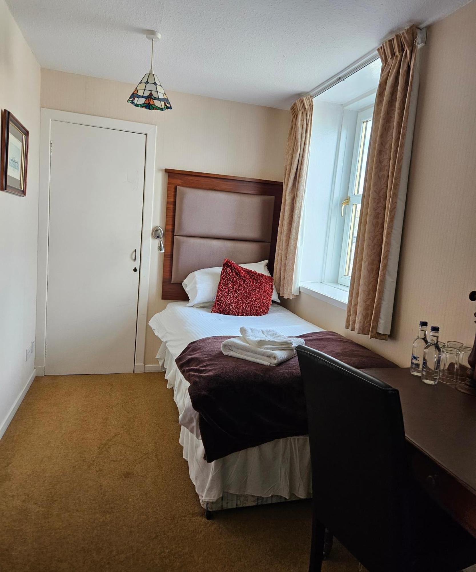 Station Hotel Портсой Екстериор снимка