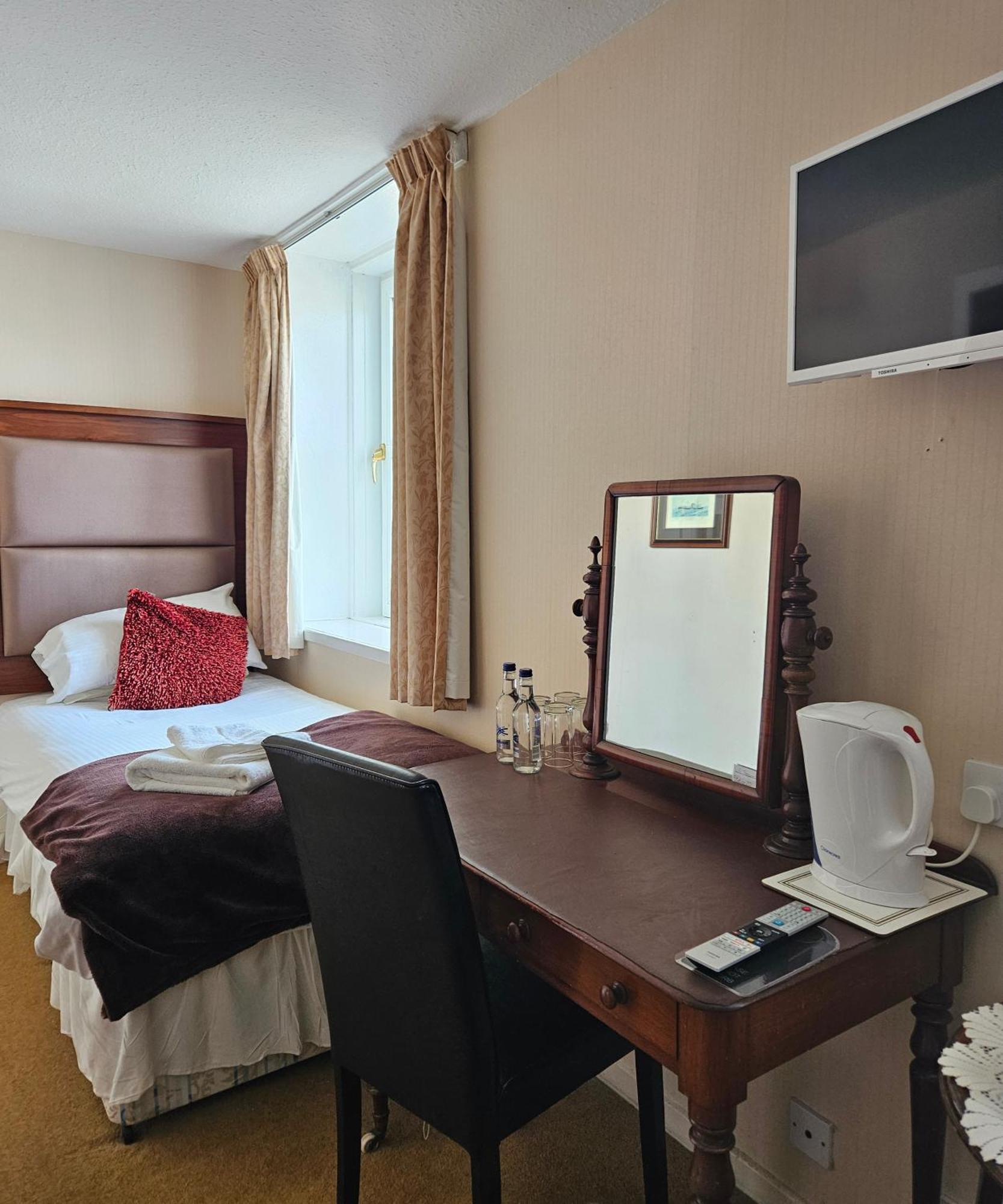 Station Hotel Портсой Екстериор снимка