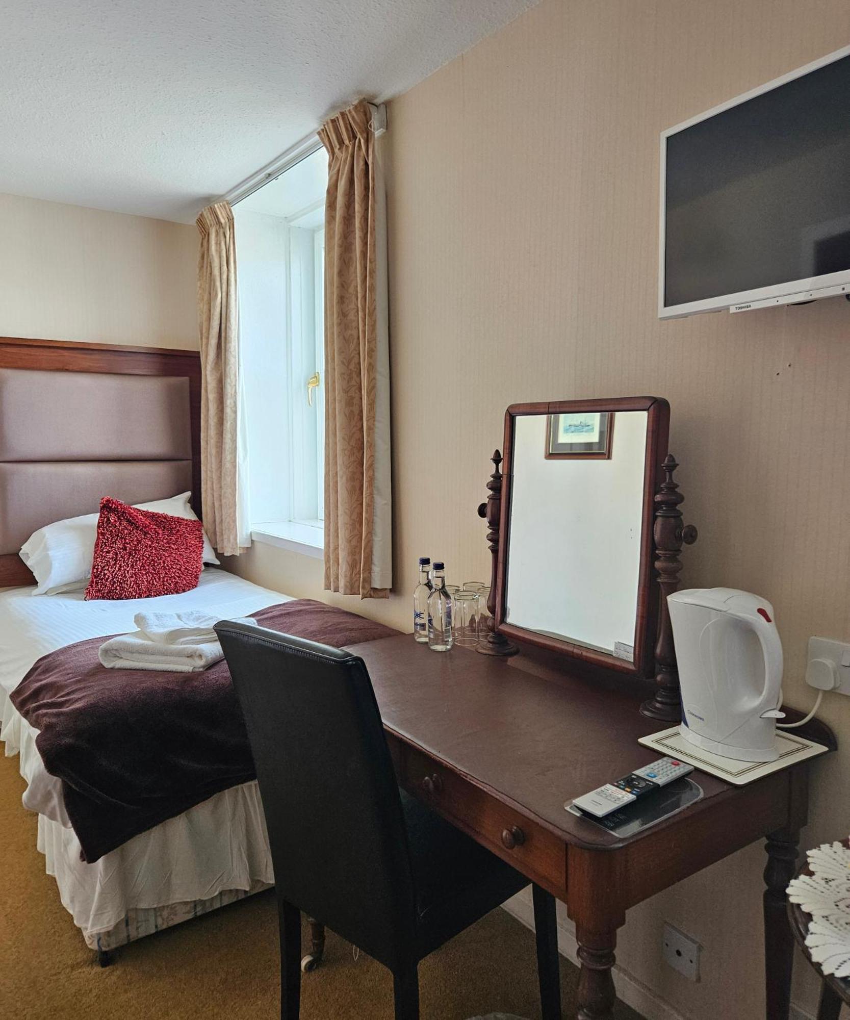 Station Hotel Портсой Екстериор снимка