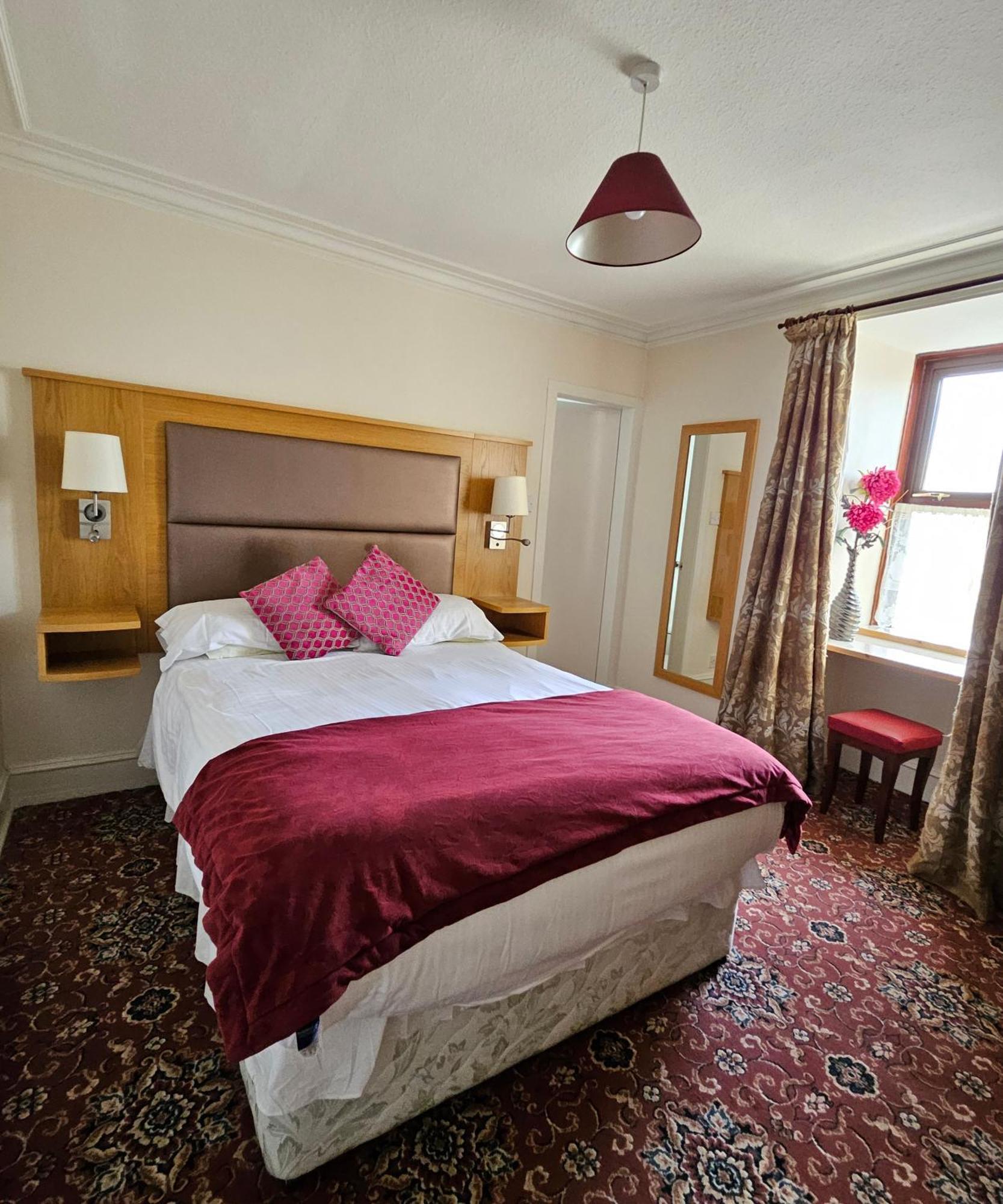 Station Hotel Портсой Екстериор снимка